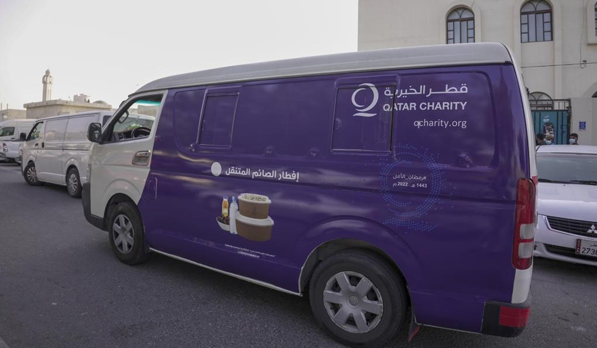 Qatar Charity distributes iftar to workers